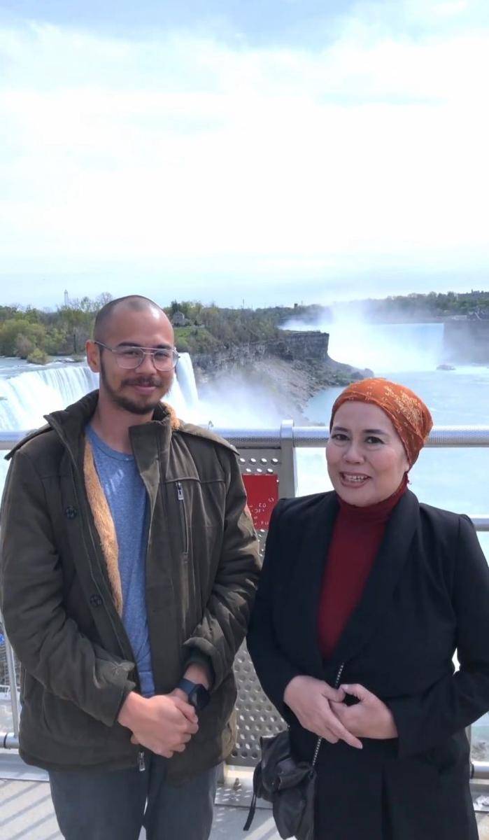 potret Dewi Yull dan Surya Sahetapy di Niagara Falls (instagram.com/dewiyullofficial)