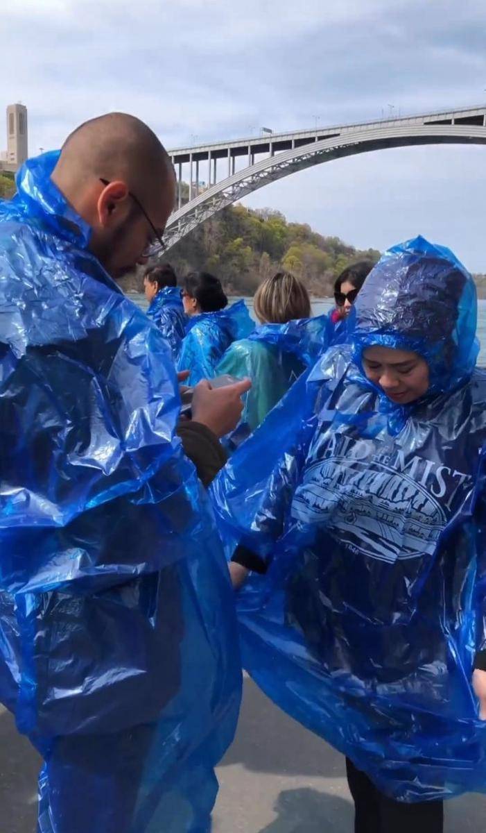 potret Dewi Yull dan Surya Sahetapy di Niagara Falls (instagram.com/dewiyullofficial)