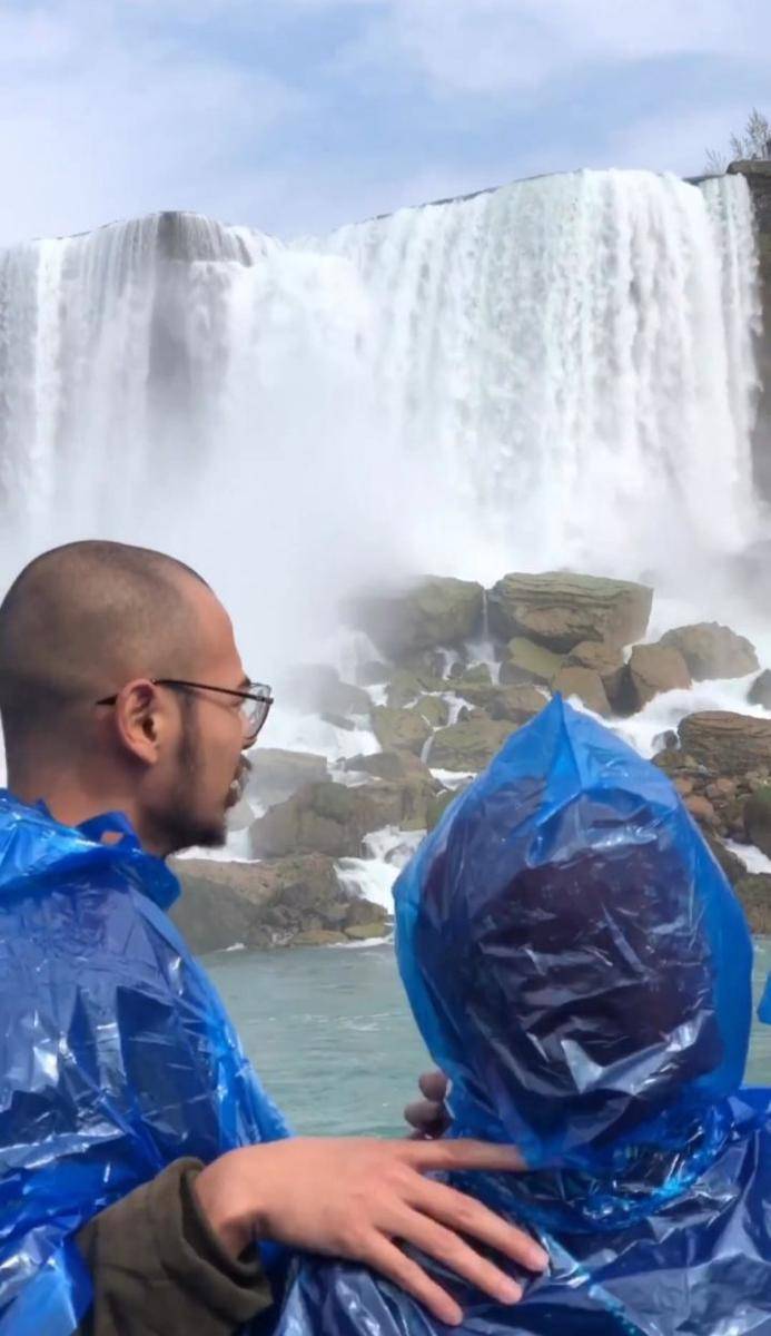 potret Dewi Yull dan Surya Sahetapy di Niagara Falls (instagram.com/dewiyullofficial)
