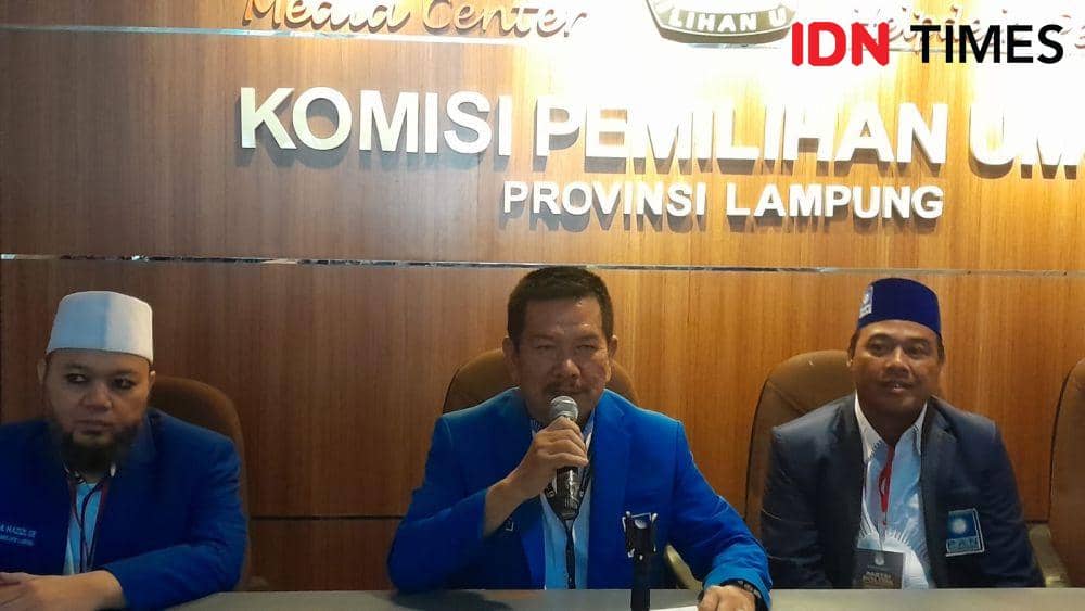 DPD PAN Lampung daftarkan bacaleg ke kantor KPU Lampung. (IDN Times/Tama Yudha Wiguna).