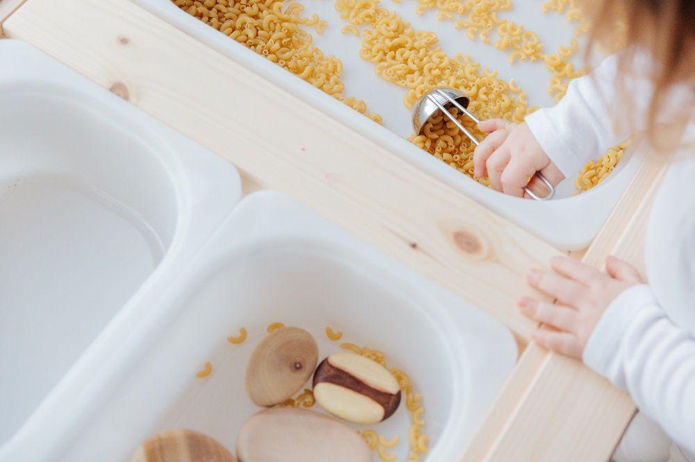 3 Ide Sensory Play di Rumah yang Mudah Disiapkan, Banyak Manfaatnya