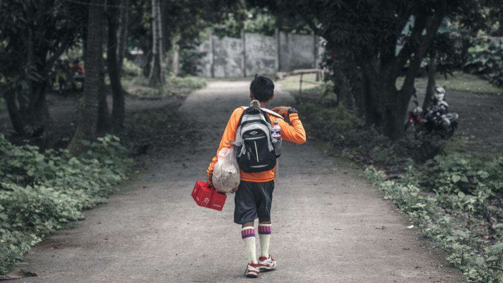 ilustrasi tas sekolah (unsplash.com/@austincmdz)