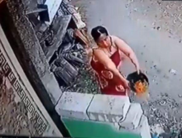 Emak-emak Siram Air Kencing Rumah Tetangga Tak Kena Pidana