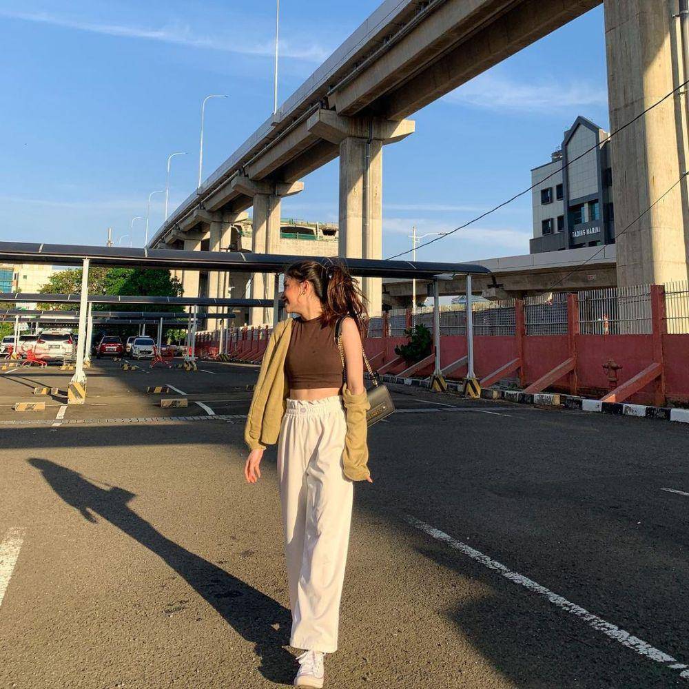 mix and match crop top ala Bella Graceva (instagram.com/bellagap)