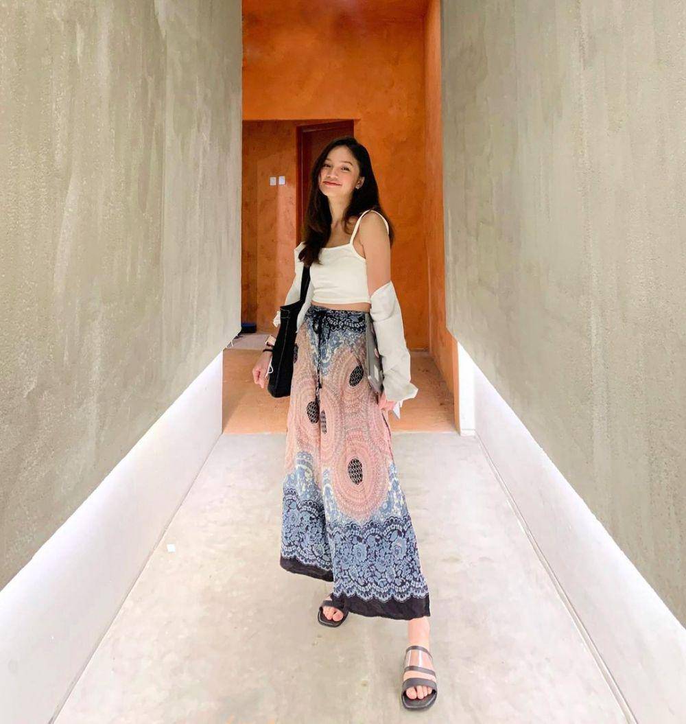 mix and match crop top ala Bella Graceva (instagram.com/bellagap)