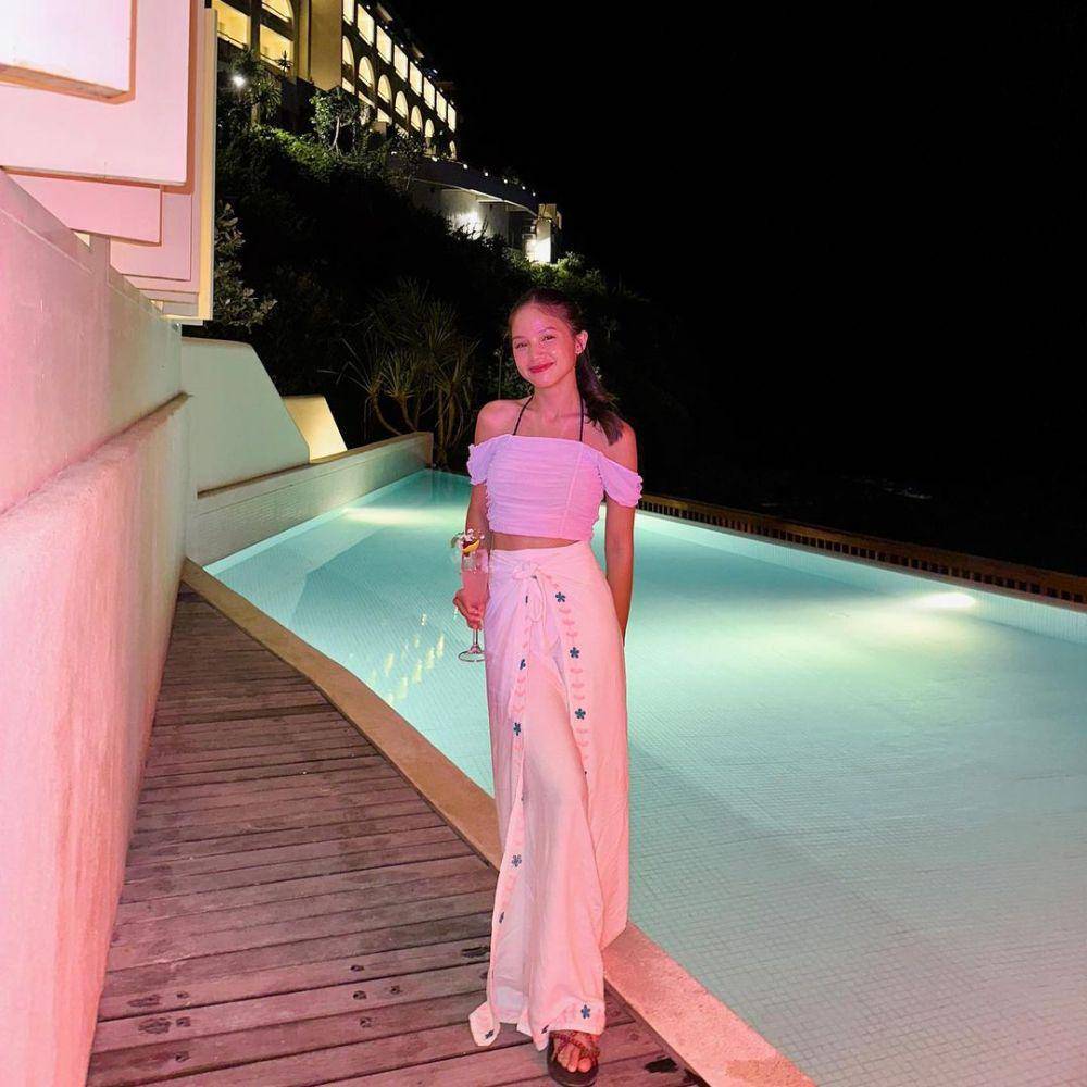 mix and match crop top ala Bella Graceva (instagram.com/bellagap)