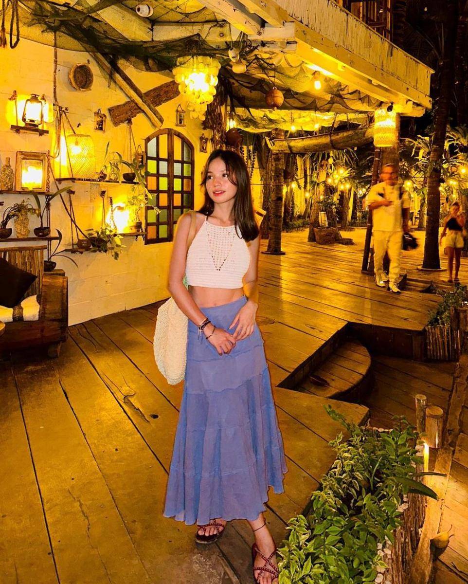 mix and match crop top ala Bella Graceva (instagram.com/ bellagap)