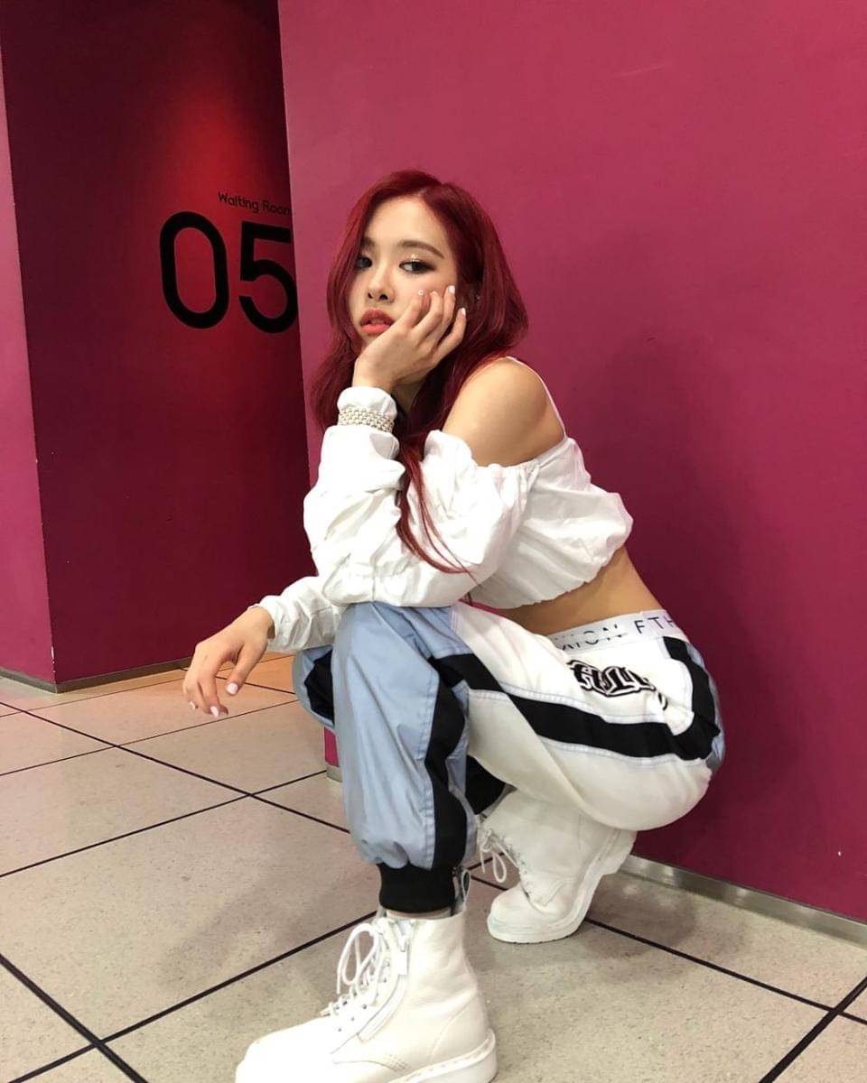 potret OOTD Stylish Rosé Blackpink (instagram.com/roses_are_rosie)