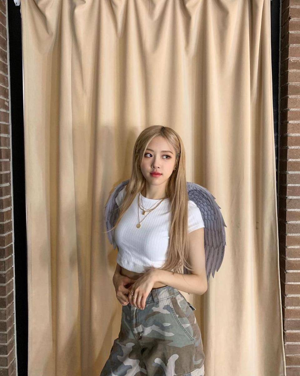 potret OOTD army Rosé Blackpink (instagram.com/roses_are_rosie)
