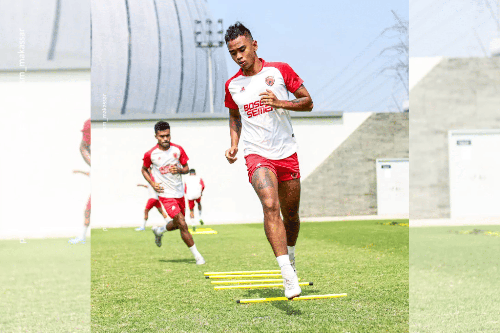 Dallen Doke dalam sesi latihan PSM Makassar di Lapangan ABC Jakarta International Stadium pada Maret 2023. (Instagram.com/psm_makassar)