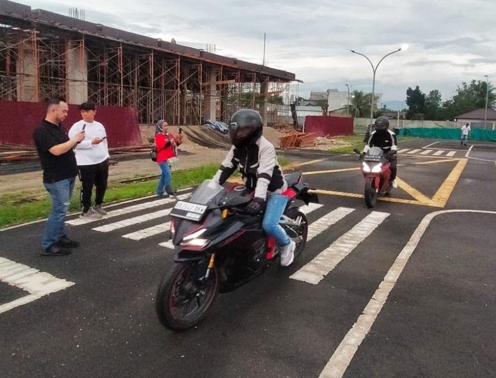 Rider Medan Diajak Rolling City Naik Honda CBR150R