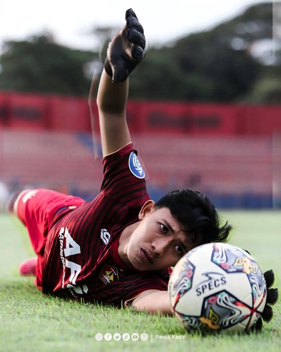 Eko Saputro, kiper baru Persik Kediri. Instagram.com/ persikfcoffcial