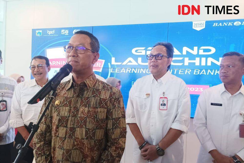 Pj Gubernur DKI Jakarta, Heru Budi Hartono dalam Grand Launching Learning Center PT Bank DKI, di Kebayoran, Jakarta Selatan, Jumat (15/3/2023). (IDN Times/Dini Suciatiningrum)