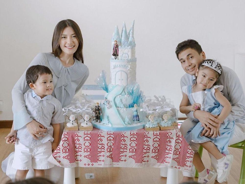 9 Momen Ulang Tahun Alinea Ava, Anak Raditya Dika, Minta Buket Bunga!