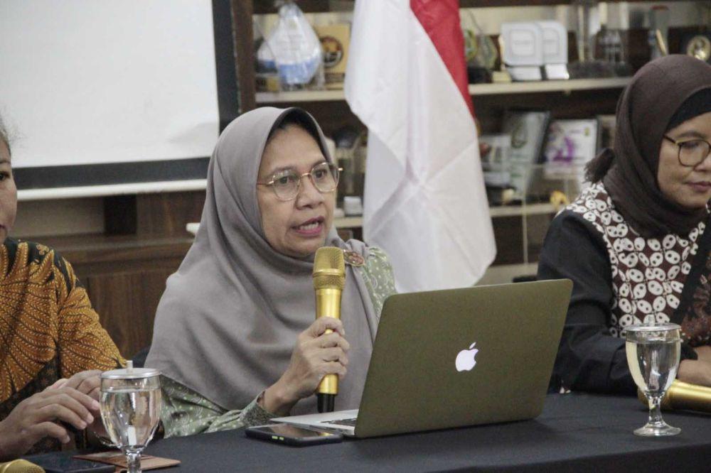 akil Ketua Komnas Perempuan Olivia Salampessy dalam Konferensi Pers “Tanggapan Komnas Perempuan terhadap PKPU No.10 tahun 2023 khususnya terkait Pemenuhan Kuota 30% Perempuan dan Larangan Pelaku Kekerasan Seksual Sebagai Calon Legislatif”  Jumat (12/5/2023) (dok. Komnas Perempuan)