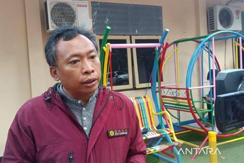 Pengamat Hukum Universitas Mataram, Joko Jumadi (Antara/Dhimas BP)