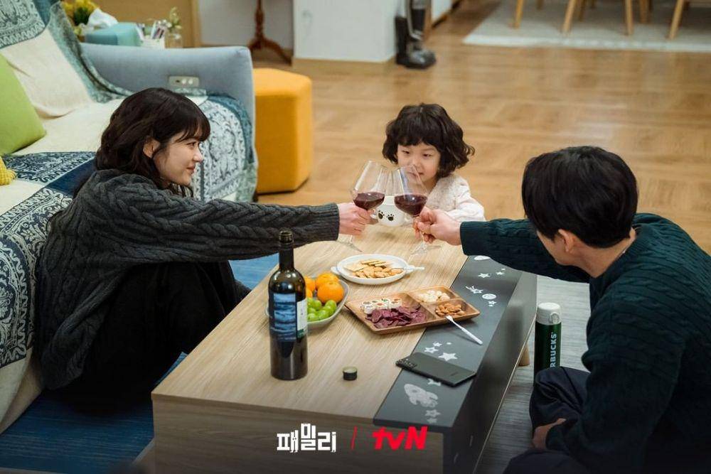 still cuts drama Family: The Unbreakable Bond (instagram.com/tvn_drama)