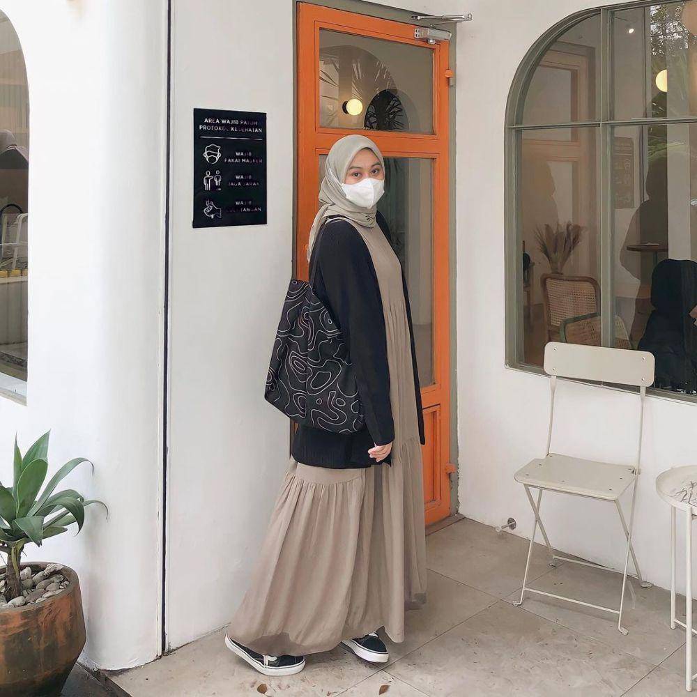 referensi outfit dress selebgram Adzara Afifah (instagram.com/adzraafifah)
