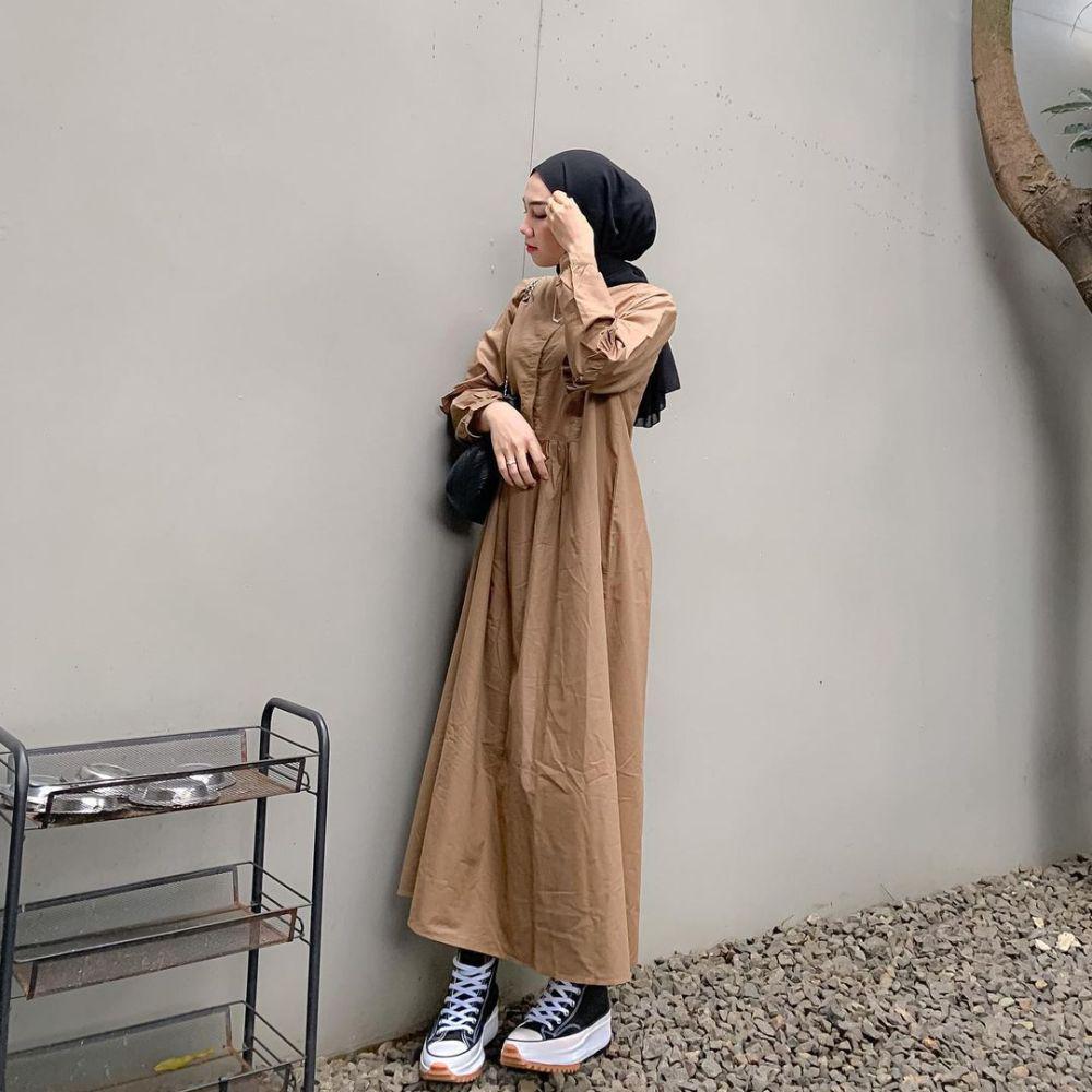 ide OOTD dress kasual ala Azizah Limi (instagram.com/azizahlimi)