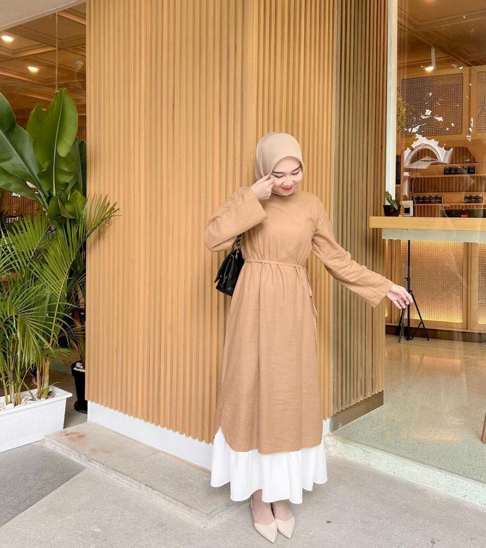 ide OOTD dress kasual ala Azizah Limi (instagram.com/azizahlimi)