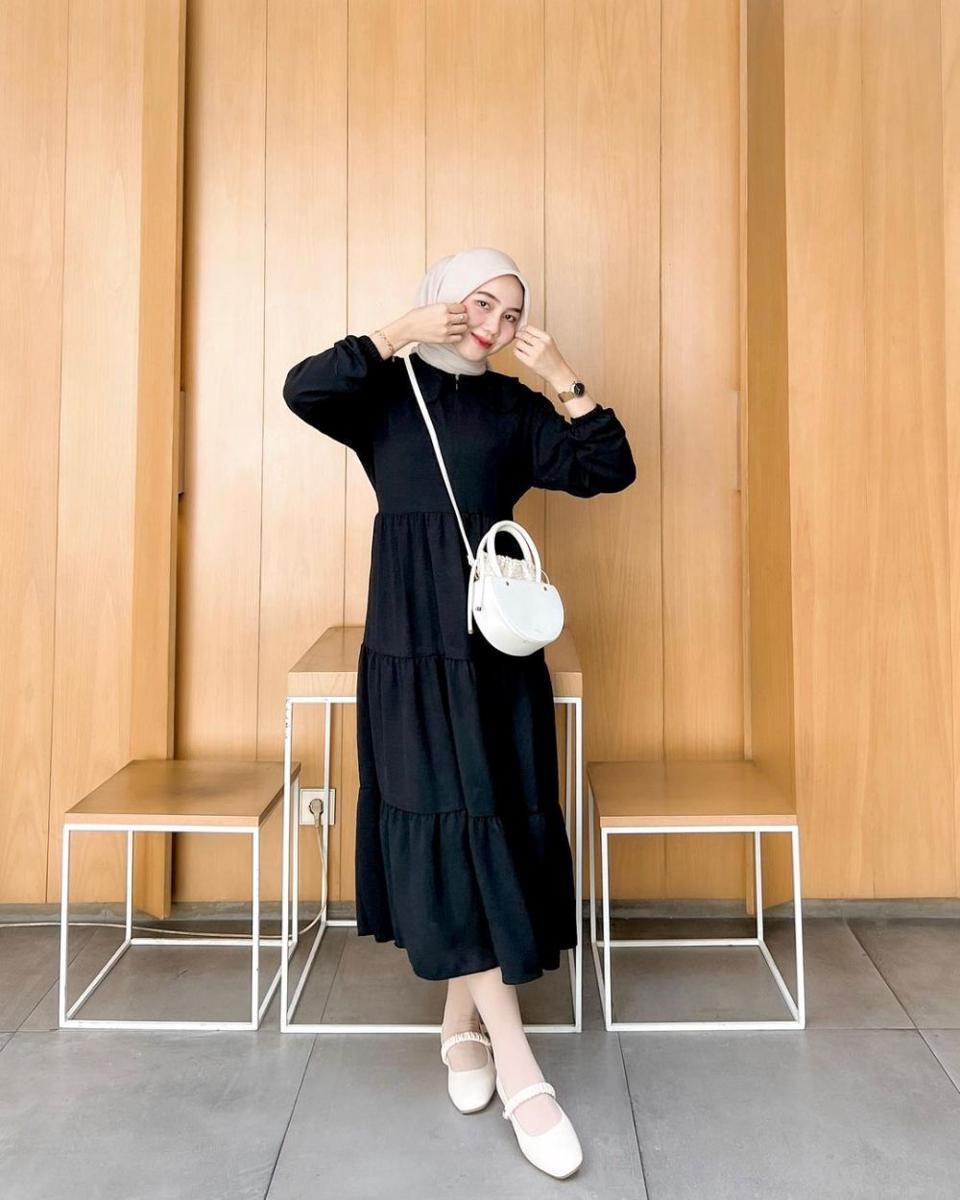 ide OOTD dress kasual ala Azizah Limi (instagram.com/azizahlimi)