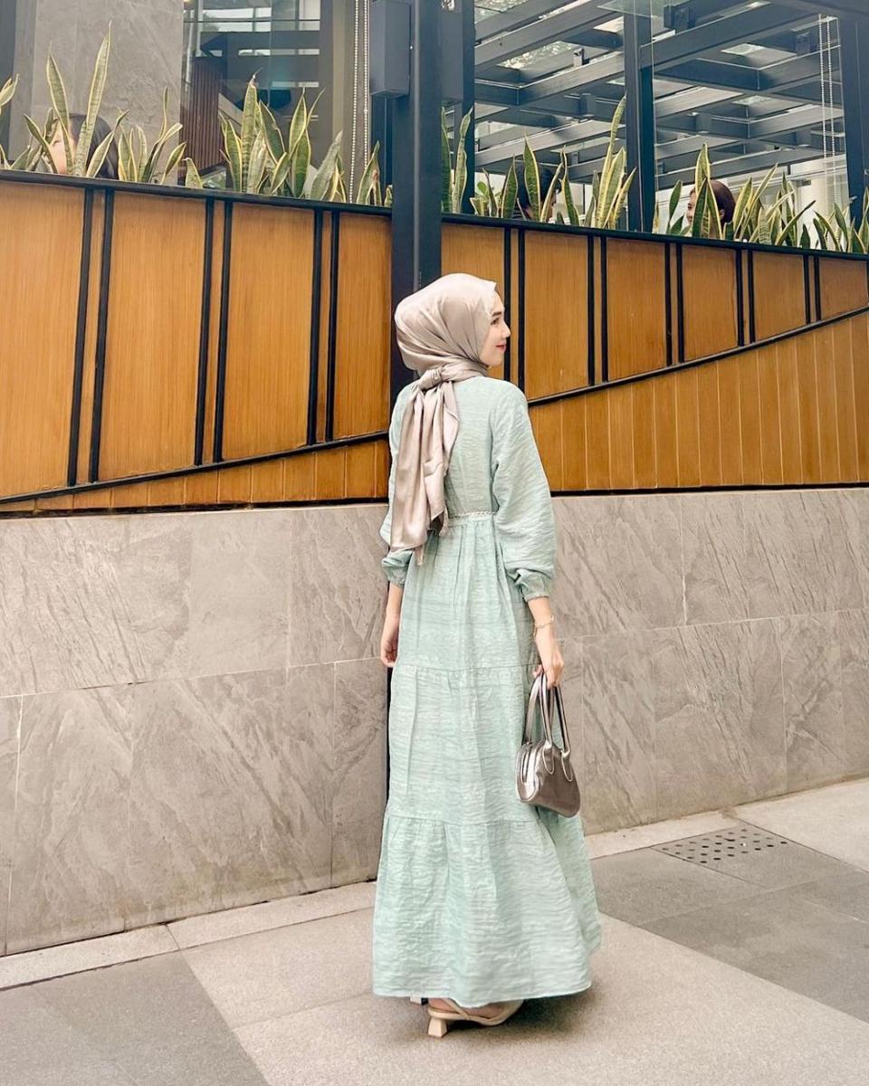 ide OOTD dress kasual ala Azizah Limi (instagram.com/azizahlimi)