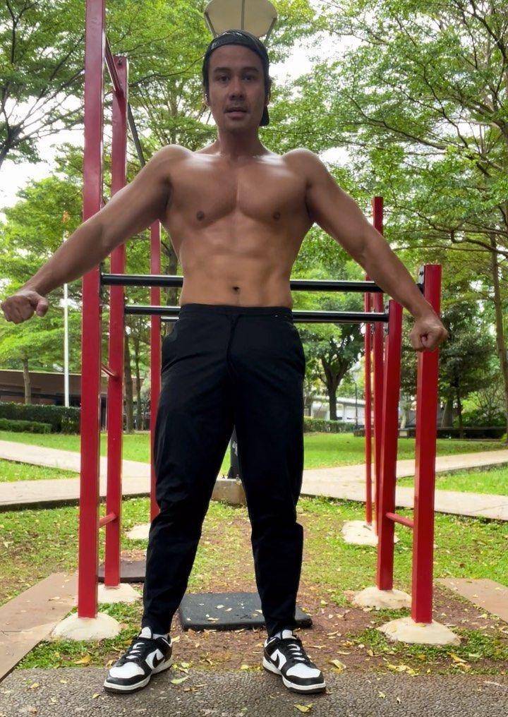 Chicco Jerikho telanjang dada (Instagram.com/chicco.jerikho)