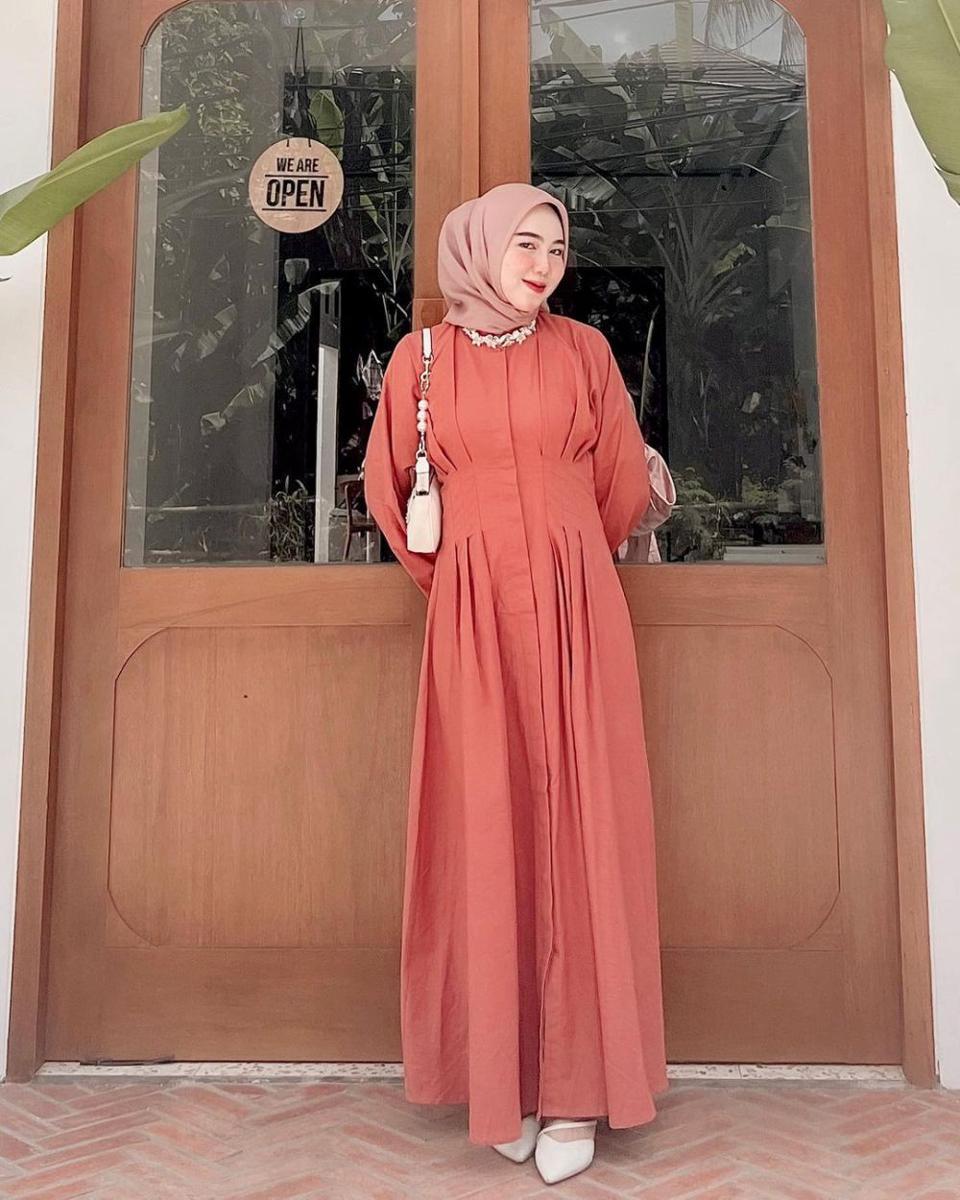 ide OOTD dress kasual ala Azizah Limi (instagram.com/azizahlimi)
