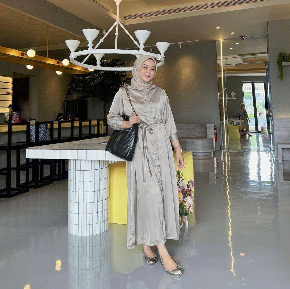 referensi outfit dress selebgram Adzara Afifah (instagram.com/adzraafifah)