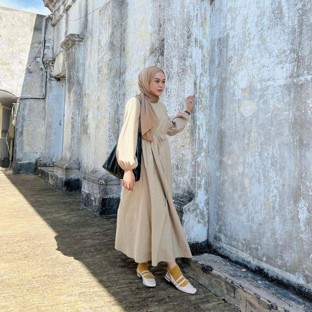 referensi outfit dress selebgram Adzara Afifah (instagram.com/adzraafifah)