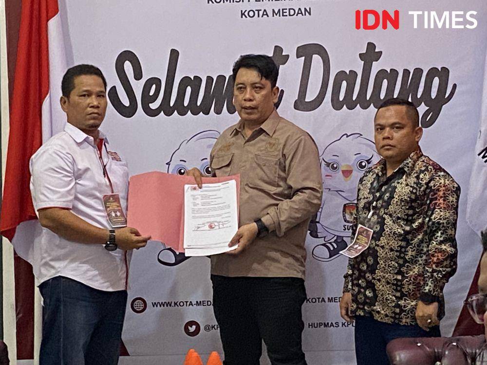 PKN mendaftarkan para bacaleg ke kantor KPU Medan (IDN Times/Indah Permata Sari)