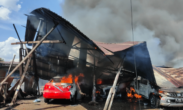 (Bengkel milik warga terbakar di Lahat, belasan mobil ikut hangus) IDN Times/Istimewa