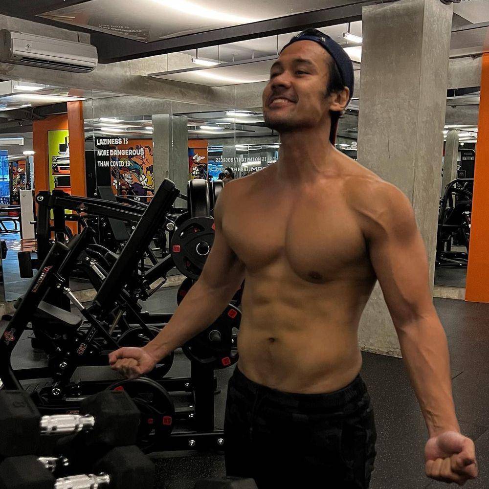 Chicco Jerikho telanjang dada (Instagram.com/chicco.jerikho)