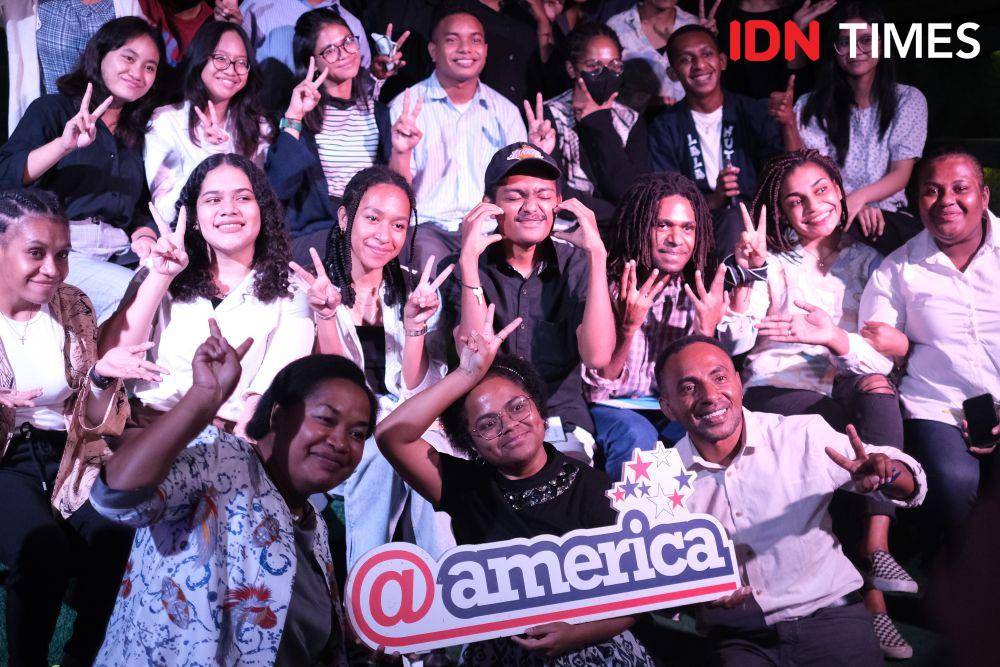 Alumni Program Beasiswa CCI membagikan pengalamannya saat belajar di AS, usai penandatanganan MoU antara PT Freeport Indonesia (PTFI) The American Indonesian Exchange Foundation (AMINEF), Jakarta (12/5). (IDN Times/RidhoFauzan)