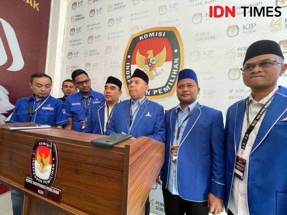 Rombongan DPD Partai Demokrat Provinsi Aceh ketika mendaftarkan bacaleg ke KIP Aceh. (Dokumentasi Iskandar untuk IDN Times)