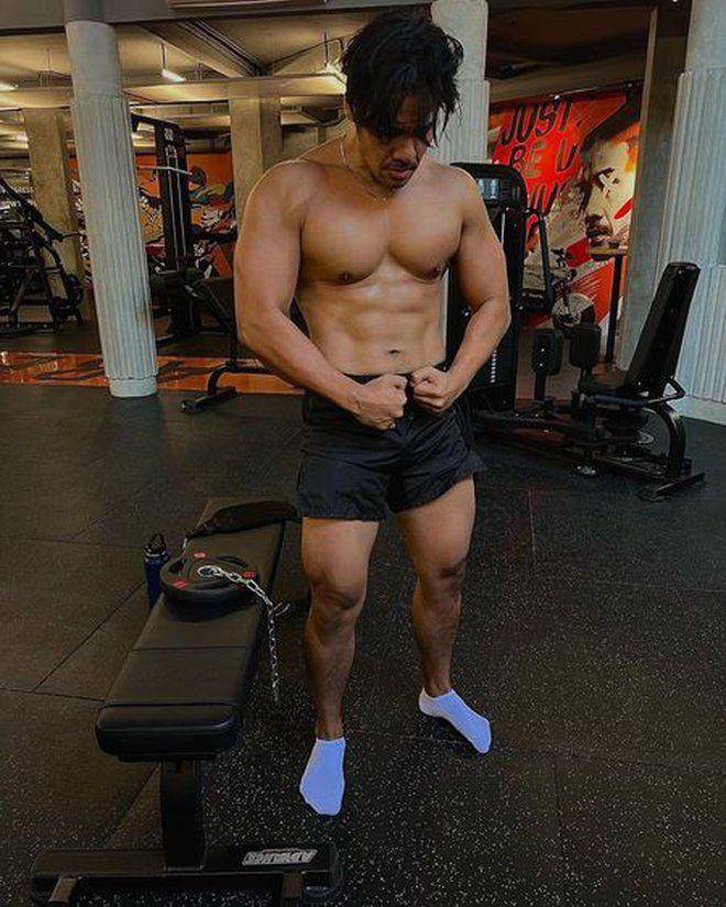Chicco Jerikho telanjang dada (Instagram.com/chicco.jerikho)