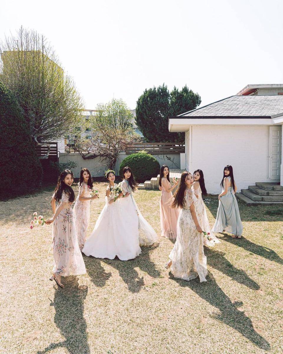 bridesmaids photoshoot Minha 9Muses (instagram.com/blossomh_)