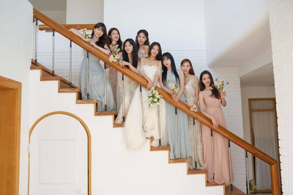 bridesmaids photoshoot Minha 9Muses (instagram.com/blossomh_)