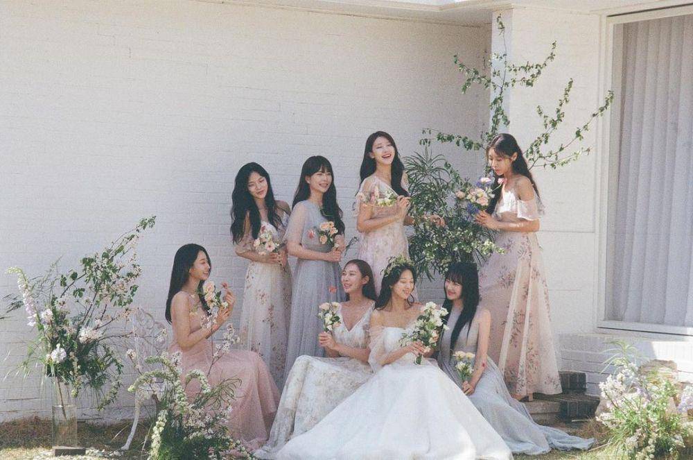 bridesmaids photoshoot Minha 9Muses (instagram.com/blossomh_)