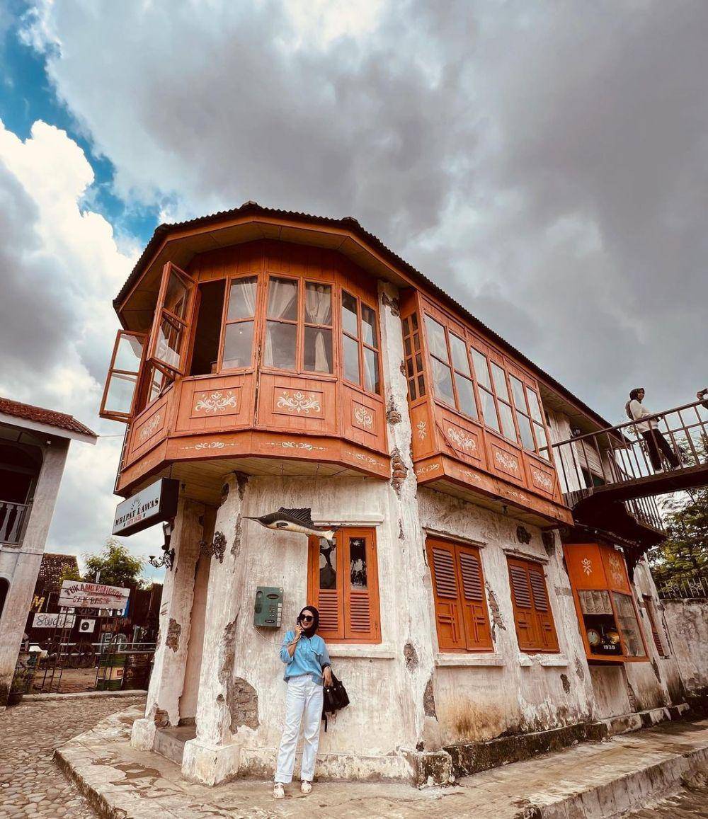 Studio Alam Gamplong (instagram.com/dinnylesmana)
