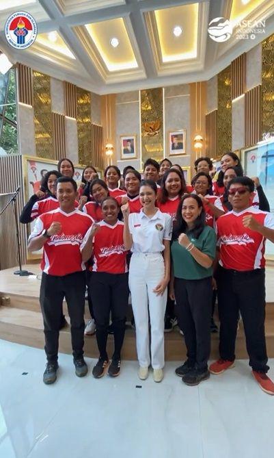 potret Mikha Tambayong tugas di Kemenpora (instagram.com/kemenpora)