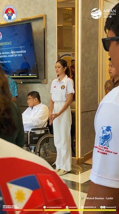 potret Mikha Tambayong tugas di Kemenpora (instagram.com/kemenpora)