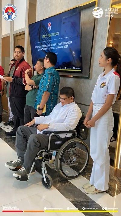 potret Mikha Tambayong tugas di Kemenpora (instagram.com/kemenpora)