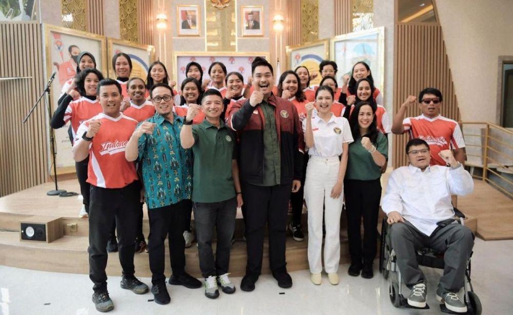 potret Mikha Tambayong tugas di Kemenpora (instagram.com/miktambayong)