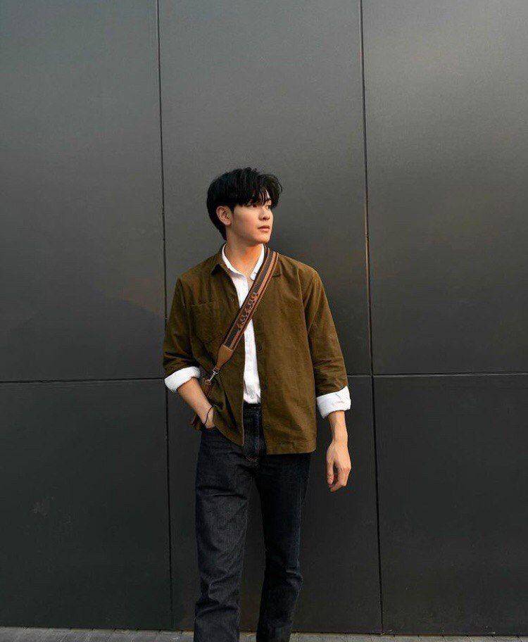 potret Joong Archen (instagram.com/chen_rcj)