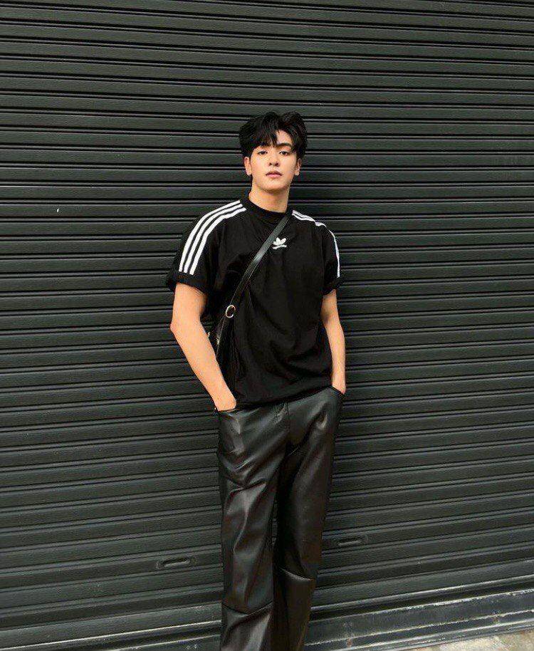 potret Joong Archen (instagram.com/chen_rcj)