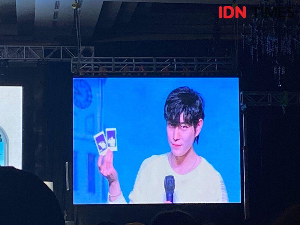 hasil polaroid yang akan dihadiahi ke pada fans (dok.IDN Times/Stephanie Risyana)
