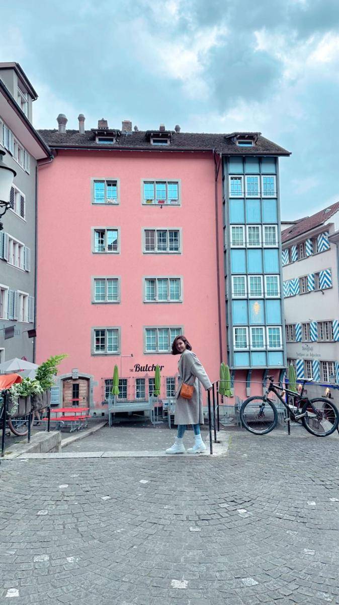 potret Gisel di Swiss bareng tim Madame Gie (instagram.com/gisel_la)
