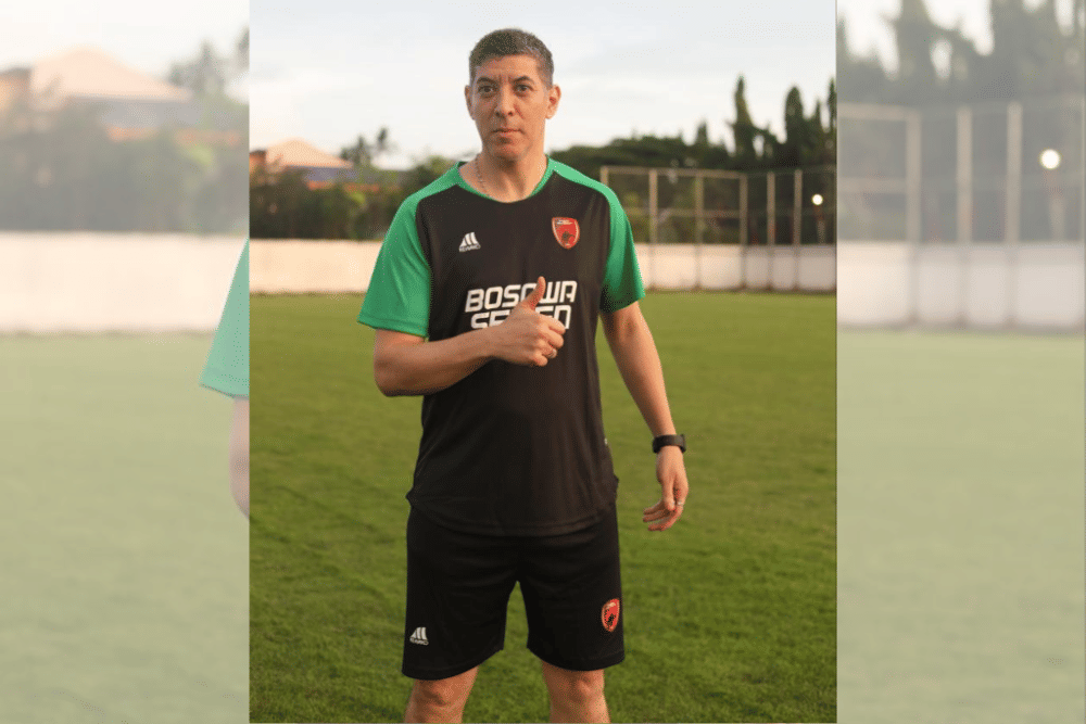 Ronald Fagundez saat diperkenalkan sebagai staf pelatih baru PSM Makassar di Stadion Kalegowa Pallangga, Kamis 13 Oktober 2022. (Dok. Ofisial PSM Makassar/Agung Dewantara)