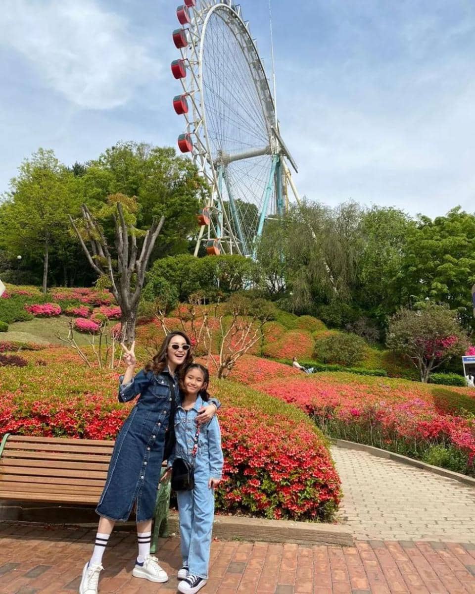 potret Ayu Ting Ting dan buah hati (instagram.com/ayutingting92)